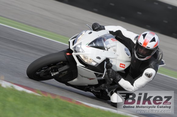 Aprilia RSV4 R