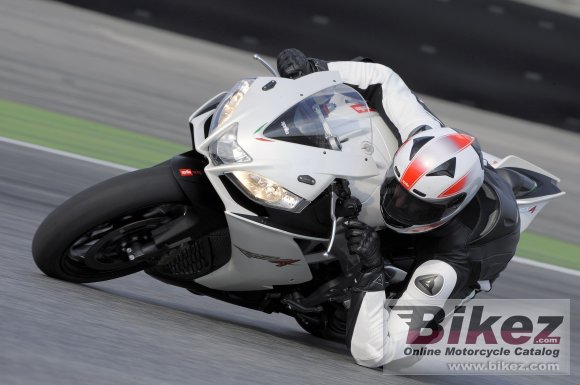 Aprilia RSV4 R