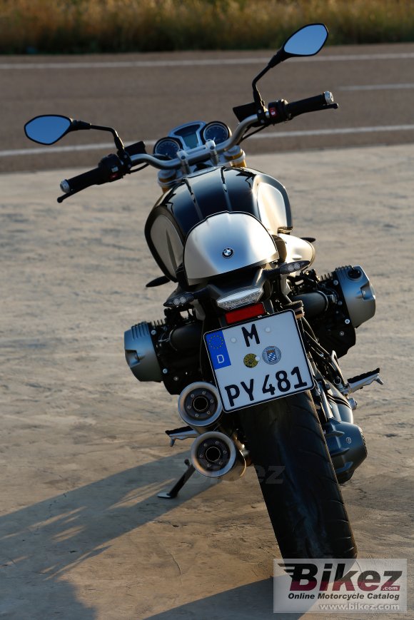 BMW R nine T