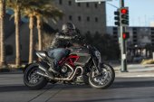 Ducati_Diavel_Carbon_2015