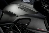 Ducati_Diavel_Strada_2013