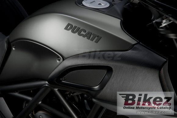 Ducati Diavel Strada