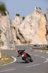 Ducati_Monster_1100_S_2010