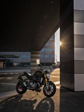 Ducati_Monster_1200_S_2020