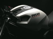 Ducati_Monster_696_2009