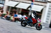 Ducati_Monster_696_2011