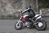 Ducati_Monster_796_2011