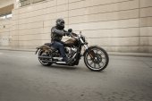 Harley-Davidson_Breakout_2021