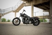 Harley-Davidson_Dyna_Street_Bob_2016