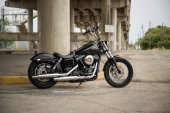 Harley-Davidson_Dyna_Street_Bob_2016
