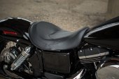 Harley-Davidson_Dyna_Street_Bob_2017