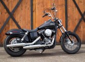 Harley-Davidson_Dyna_Street_Bob_Dark_Custom_2015