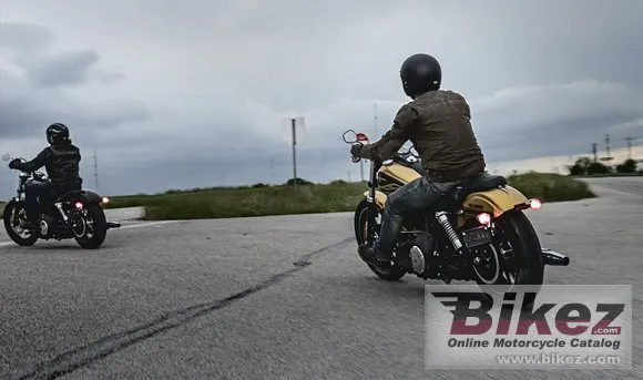 Harley-Davidson Dyna Street Bob Dark Custom