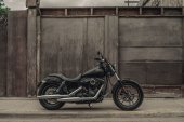 Harley-Davidson_Dyna_Street_Bob_Special_2016