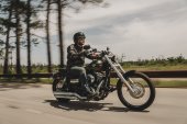 Harley-Davidson_Dyna_Wide_Glide_2016