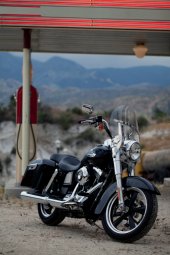 Harley-Davidson_FLD_Dyna_Switchback_2012