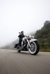 Harley-Davidson_FLHRC_Road_King_Classic_2010