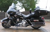 Harley-Davidson_FLHTCUI_Ultra_Classic_Electra_Glide_2006