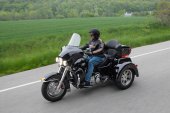 Harley-Davidson_FLHTCUTG_Tri_Glide_Ultra_Classic_2009