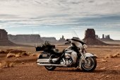Harley-Davidson_FLHTK_Electra_Glide_Ultra_Limited_2012
