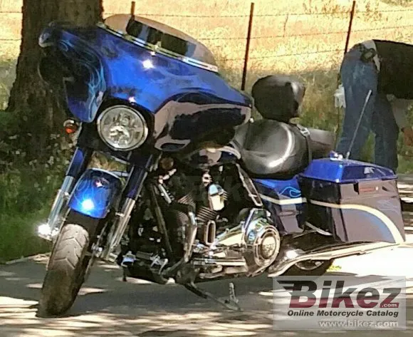 Harley-Davidson FLHXSE CVO Street Glide