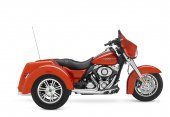 Harley-Davidson_FLHXXX_Street_Glide_Trike_2011
