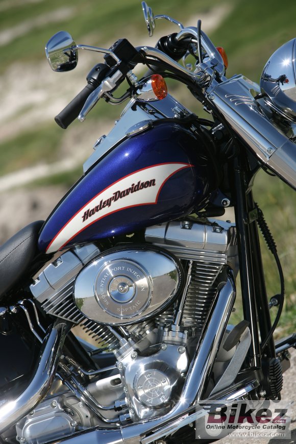 Harley-Davidson FLST Heritage Softail