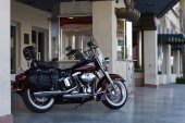 Harley-Davidson_FLSTC_Heritage_Softail_Classic_2010