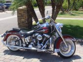 Harley-Davidson_FLSTC_Heritage_Softail_Classic_2000