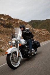 Harley-Davidson_FLSTC_Heritage_Softail_Classic_2012