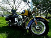 Harley-Davidson_FLSTCI_Heritage_Softail_Classic_2004
