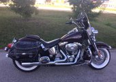 Harley-Davidson_FLSTCI_Heritage_Softail_Classic_2005