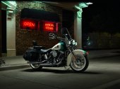 Harley-Davidson_Heritage_Softail_Classic_2016