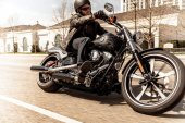 Harley-Davidson_Softail_Breakout_2014