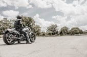Harley-Davidson_Softail_Breakout_2017