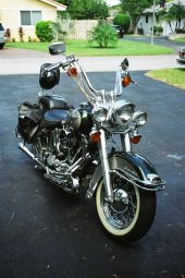 Harley-Davidson_Softail_Custom_1996
