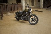 Harley-Davidson_Sportster_Iron_883_2016