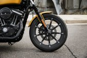 Harley-Davidson_Sportster_Iron_883_2019