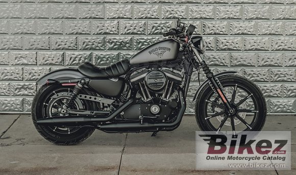 Harley-Davidson Sportster Iron 883 Dark Custom