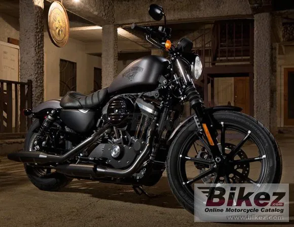 Harley-Davidson Sportster Iron 883 Dark Custom