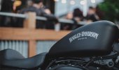 Harley-Davidson_Sportster_Iron_883_Dark_Custom_2015