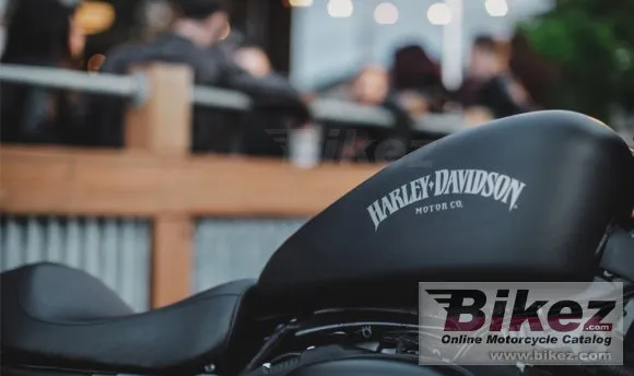 Harley-Davidson Sportster Iron 883 Dark Custom