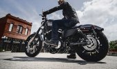 Harley-Davidson_Sportster_Iron_883_Dark_Custom_2016