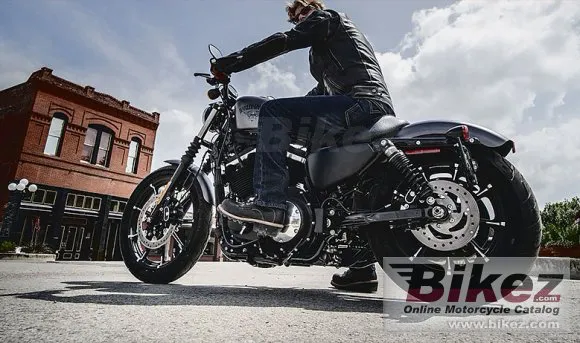 Harley-Davidson Sportster Iron 883 Dark Custom