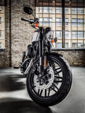 Harley-Davidson_Sportster_Roadster_2018