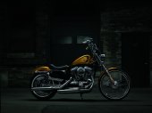 Harley-Davidson_Sportster_Seventy-Two_2016