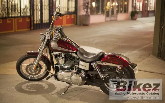 Harley-Davidson Street Bob Dark Custom
