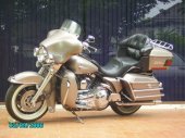 Harley-Davidson_Tour_Glide_Ultra_Classic_%28reduced_effect%29_1990