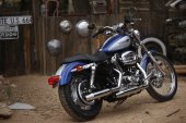Harley-Davidson_XL_1200C_Sportster_1200_Custom_2010