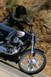 Harley-Davidson XL1200C Sportster Custom